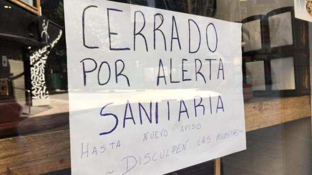 Un local de hostelería cerrado por las medidas para contener la Covid en España. EP