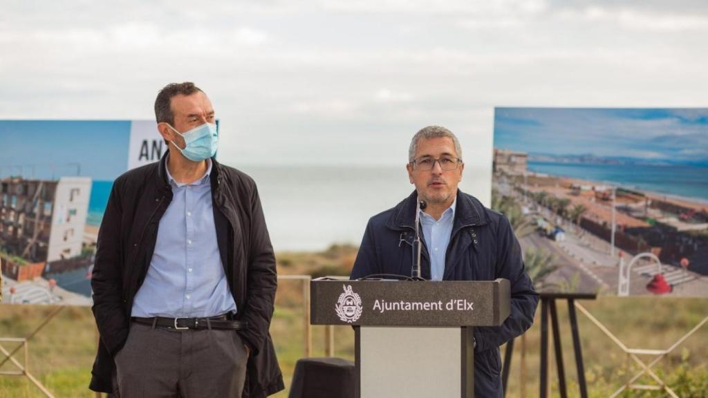 El secretario de Estado de Medio Ambiente junto con el alcalde de Elche, hoy.