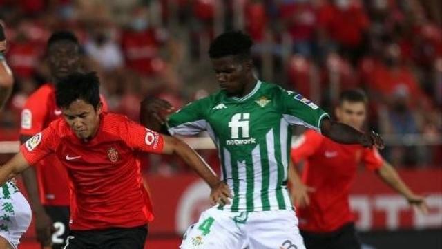 Paul Akouokou, durante un partido con el Real Betis