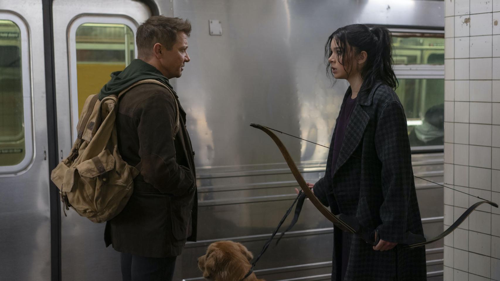 Jeremy Renner y Hailee Steinfeld son los protagonistas de 'Ojo de Halcón'.