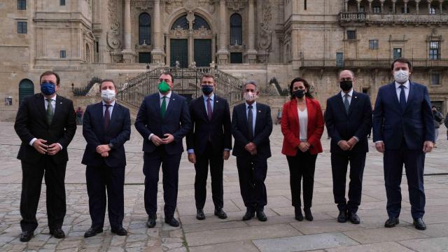 Los presidentes de Asturias, Cantabria, Galicia La Rioja, Aragón, Castilla-La Mancha, Extremadura y Castilla y León en la reunión de trabajo sobre financiación autonómica celebrada en Santiago