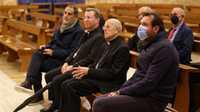 Ricardo Blázquez en segundo plano tras Óscar Puente