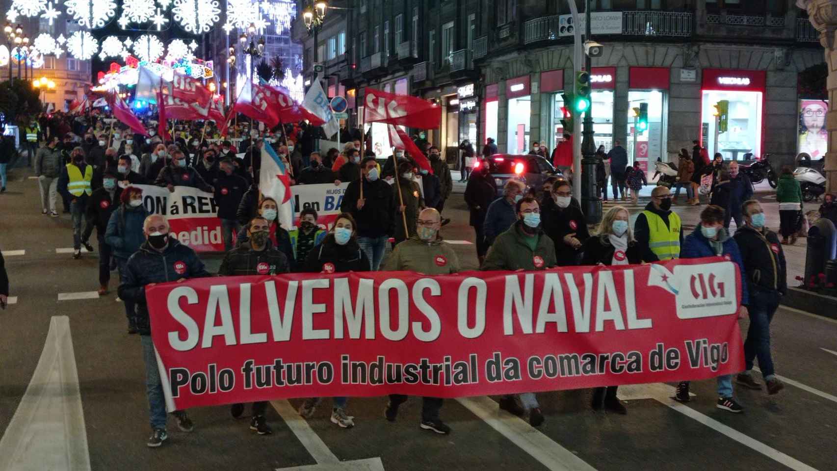 Manifestantes recorren las calles de Vigo