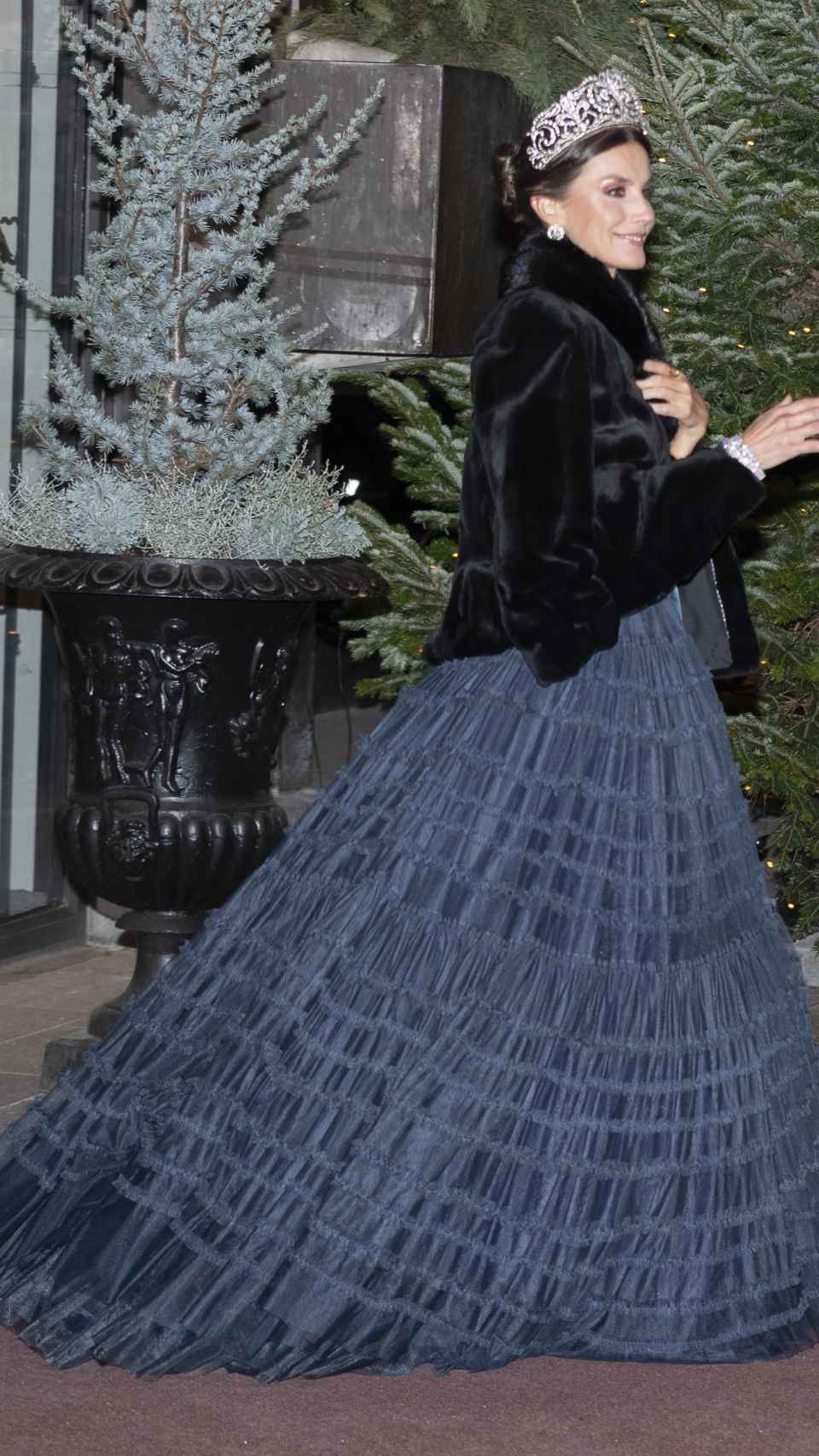 La Reina llegando a la cena de gala en Estocolmo.