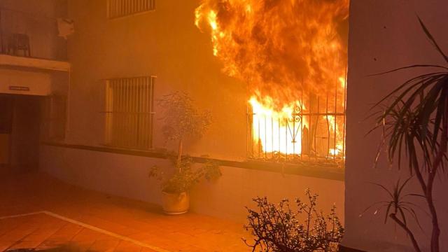 Incendio en una vivienda de Alicante, en imagen de archivo.