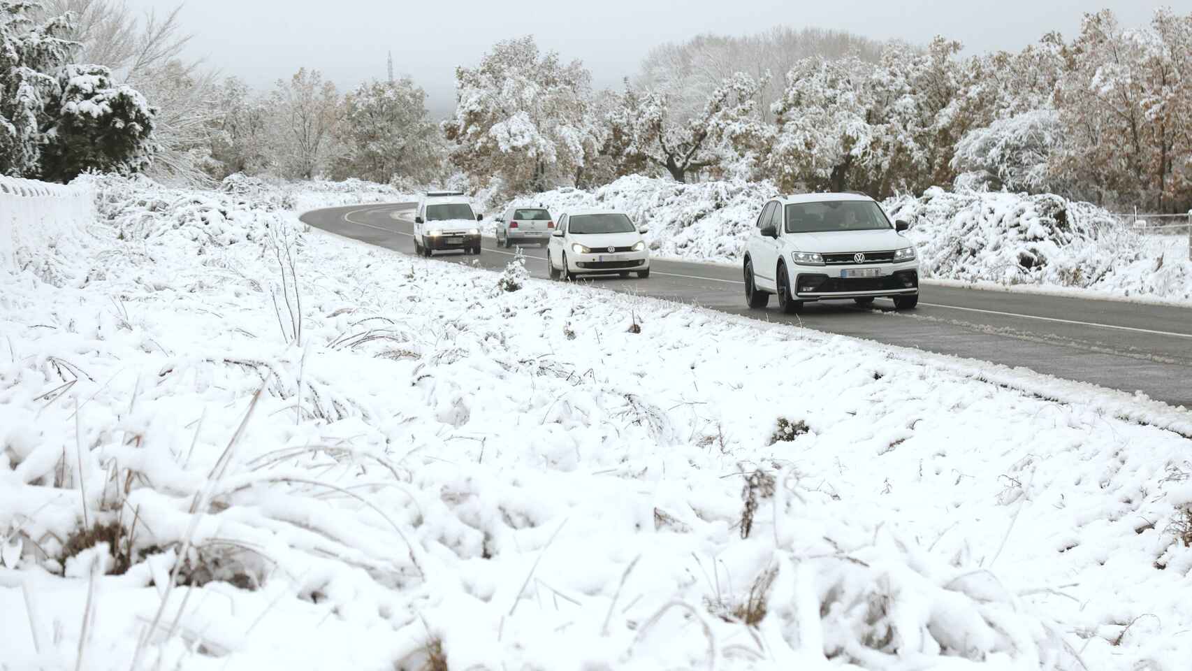 La nieve obliga a cerrar una carretera y a usar cadenas en seis  tramos de Castilla y León