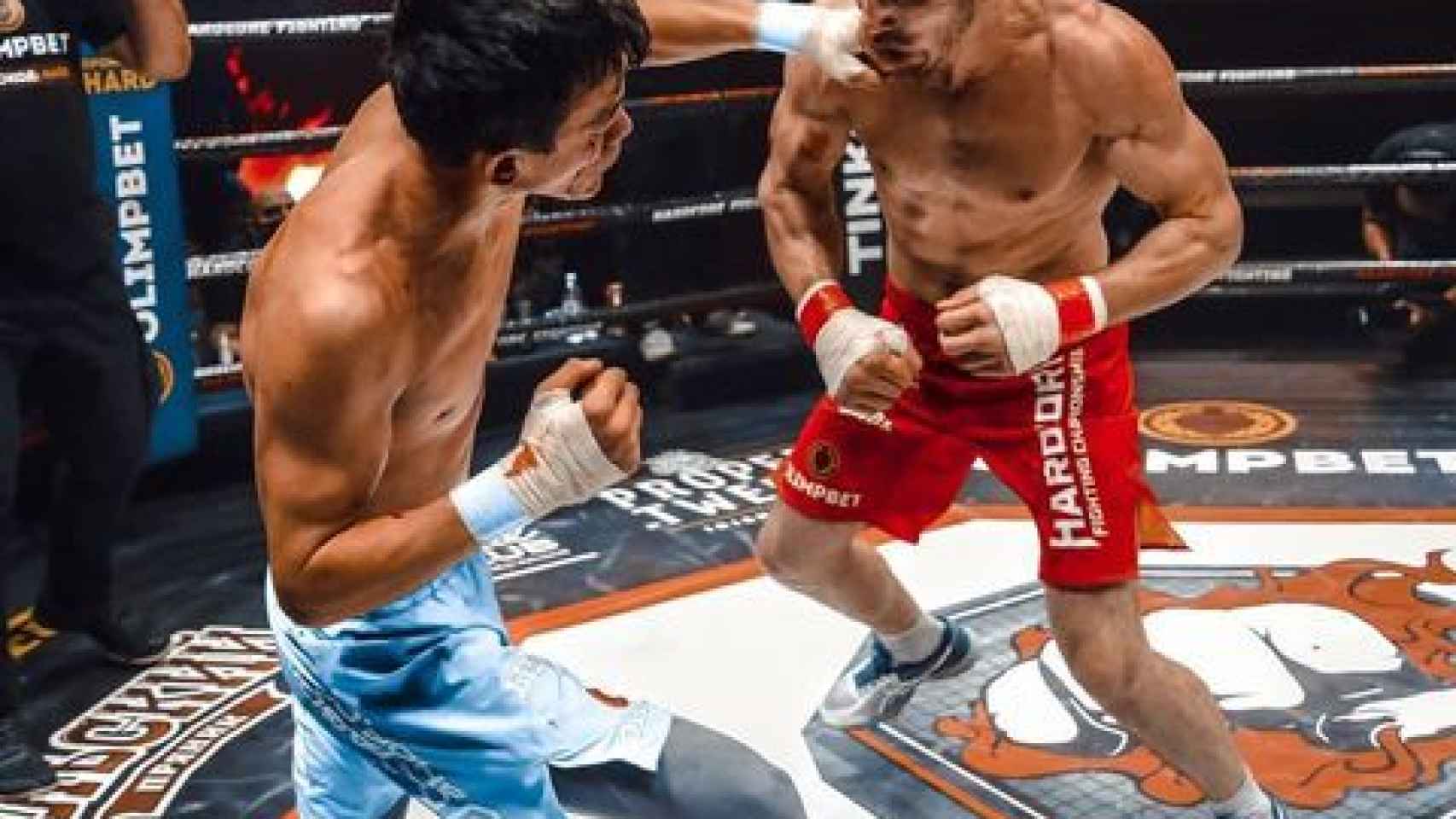 Dos luchadores de Hardcore Fighting Championship, una de las empresas de boxeo sin guantes de Rusia
