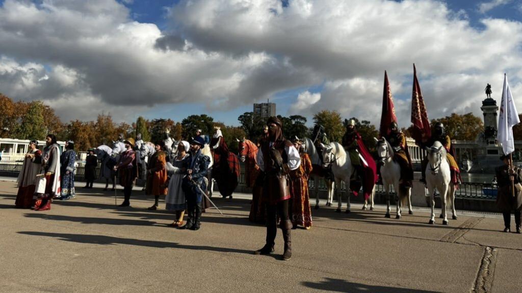 Los personajes de Puy du Fou, este miércoles en el Parque del Retiro de Madrid.