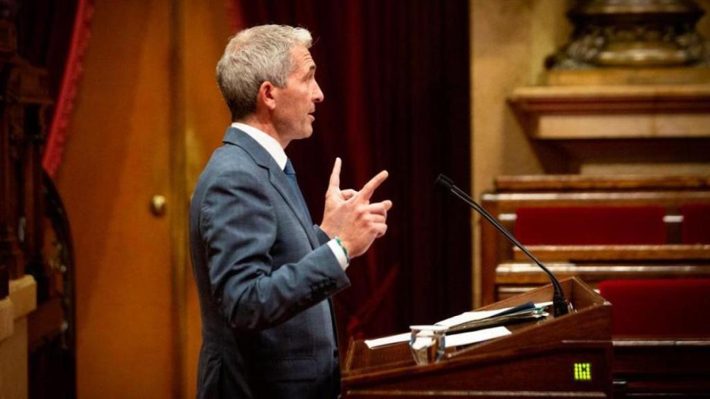 El consejero catalán de Educación, Josep González Cambray, en una comparecencia en el Parlament.