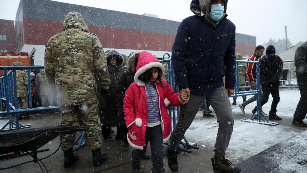 Varios migrantes en la frontera de Bielorrusia con Polonia.