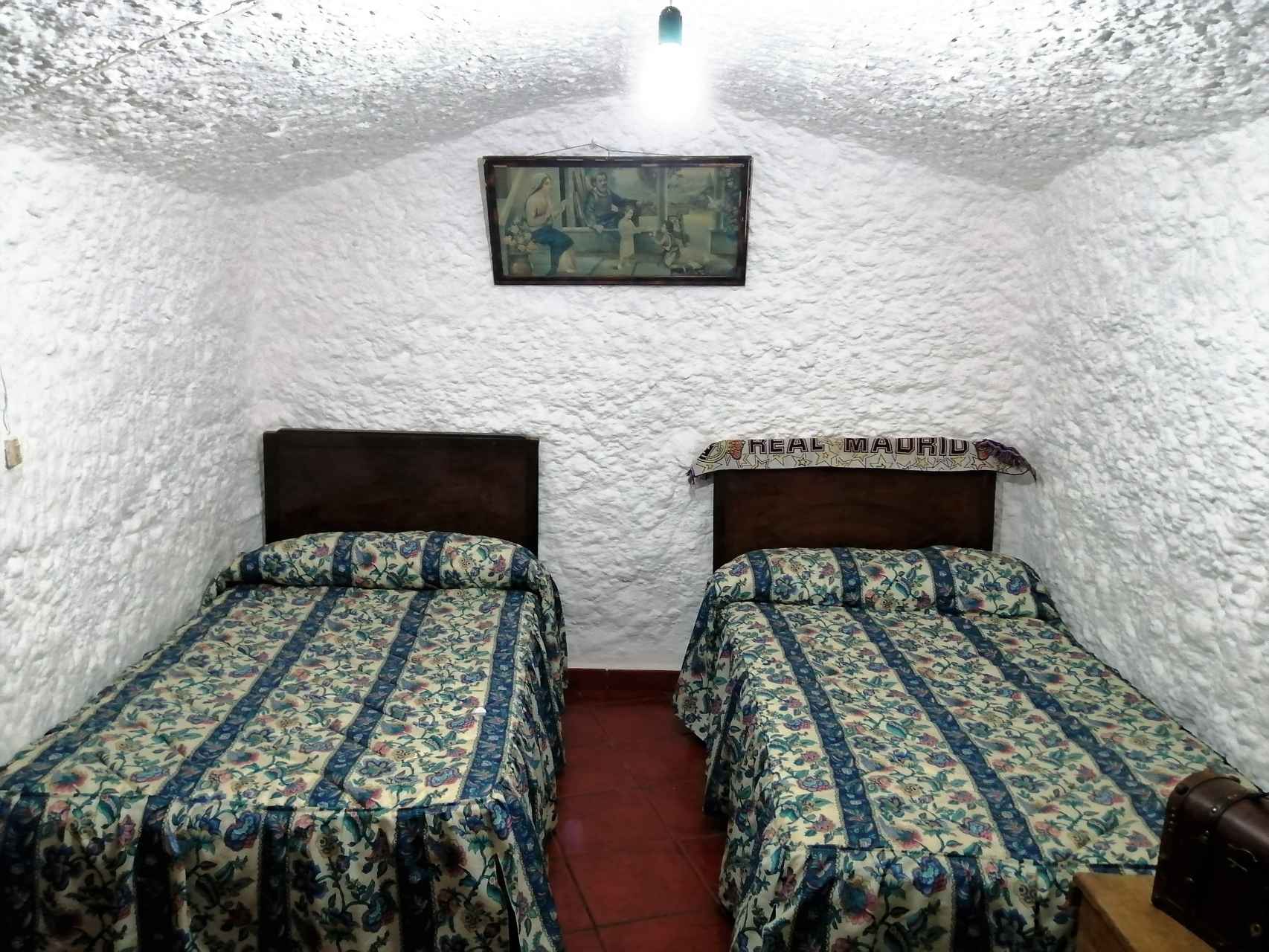 La habitación al fondo de la cueva donde Manuel y Ramón dormían de niños. Entonces no había electricidad.