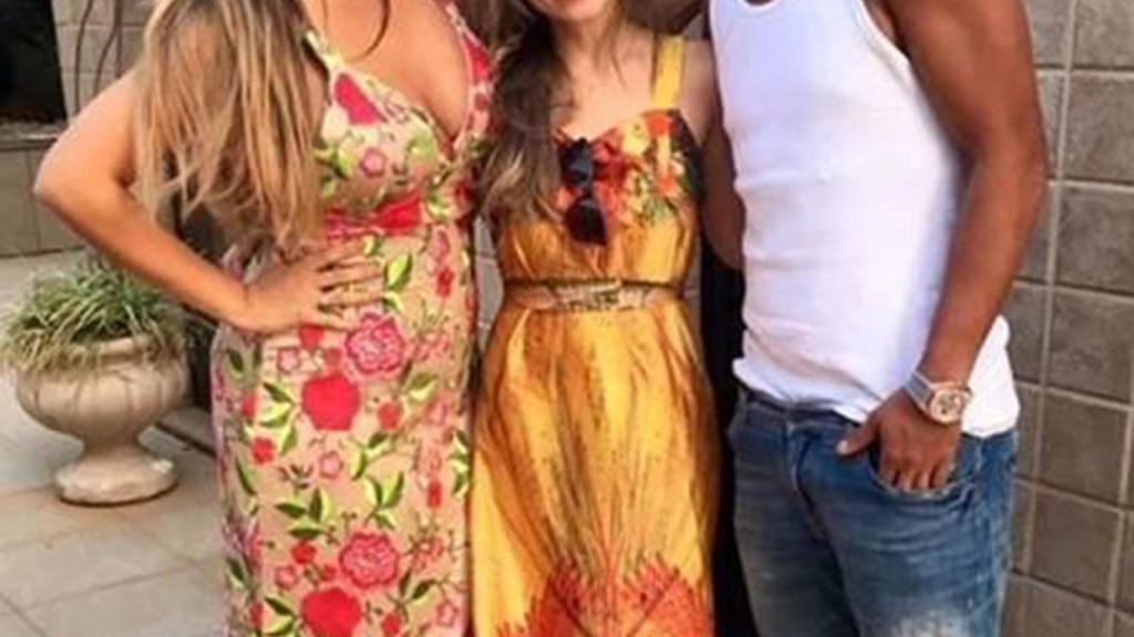 Priscilla, a la izquierda, junto a Ronaldinho