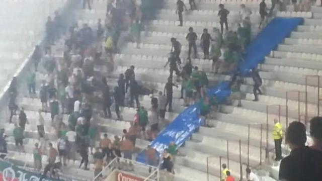 Los disturbios en el Sánchez Pizjuán entre aficionados del Slask Wroclaw y el Sevilla en 2013.