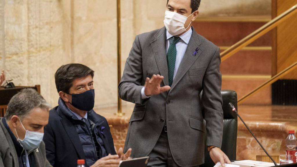 Juanma Moreno, respondiendo a Vox en la sesión de control del Parlamento andaluz.