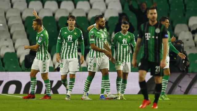 Los jugadores del Betis celebrando un gol