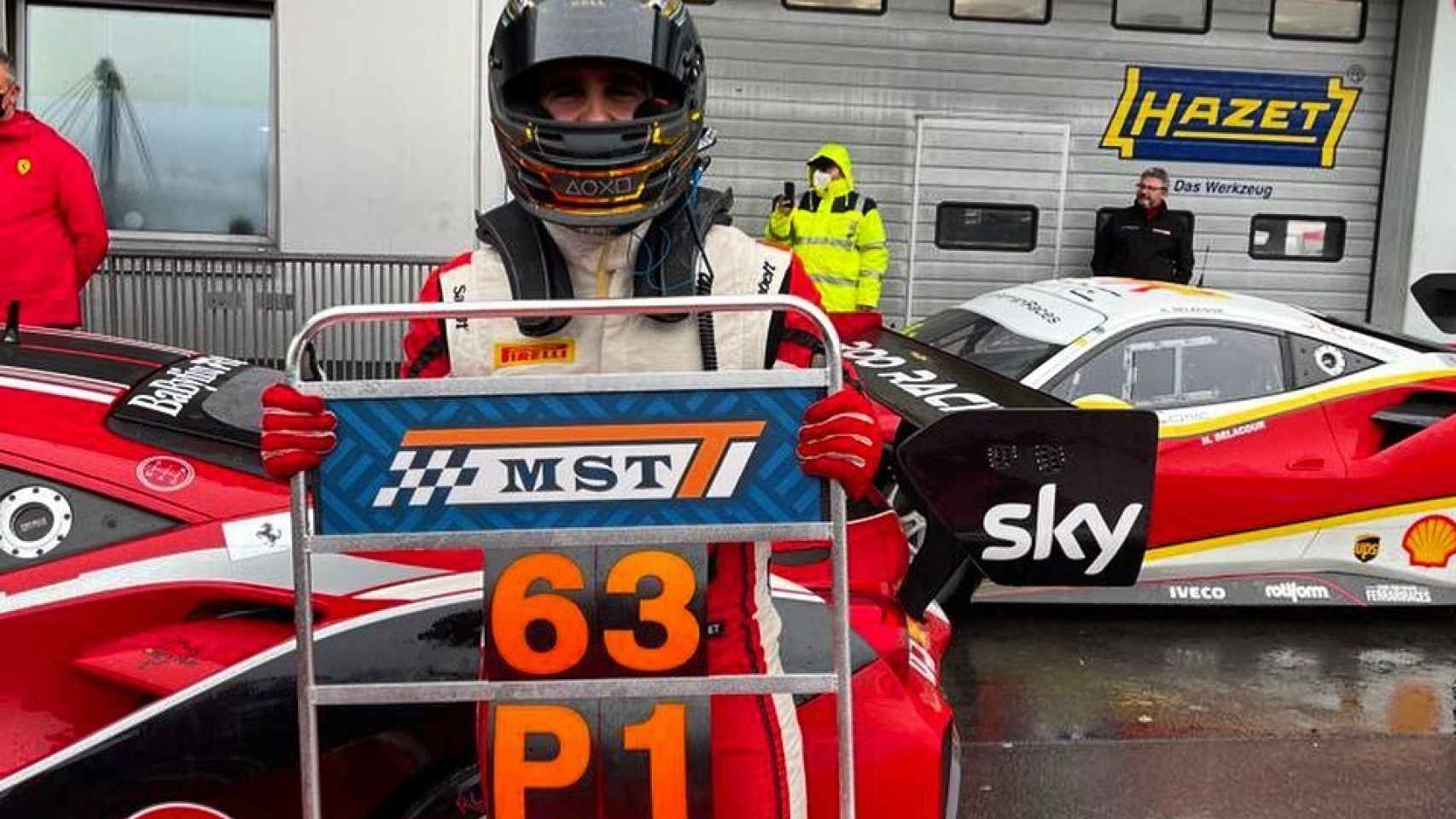 Sergio Paulet celebra una victoria en Nurburgring