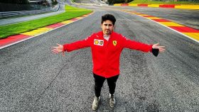 Sergio Paulet con los colores de Ferrari en SPA