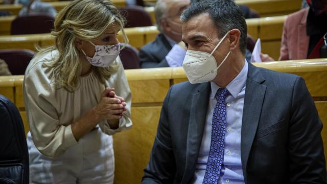 Yolanda Díaz y Pedro Sánchez, en el Senado.