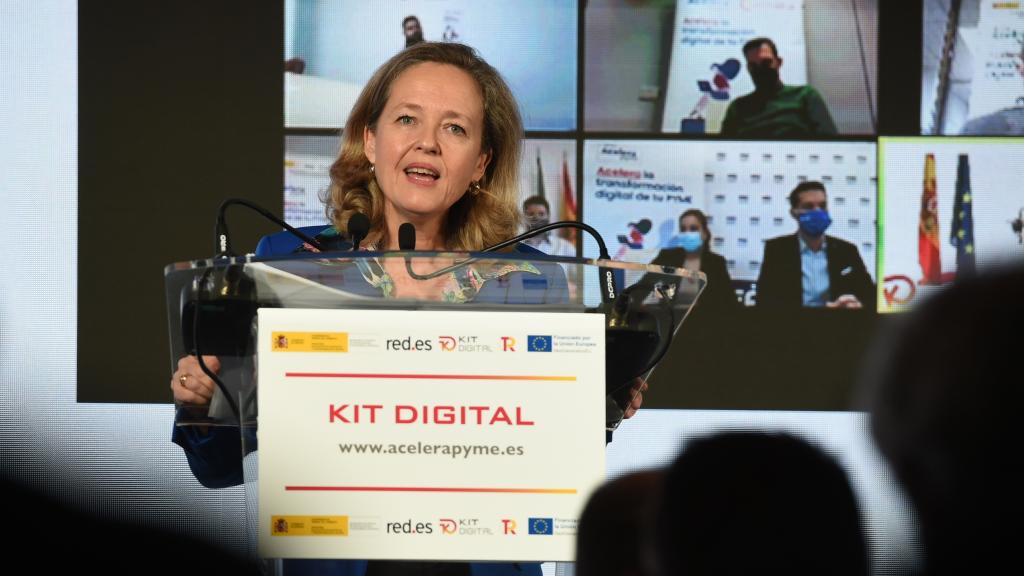 La vicepresidenta primera y ministra de Asuntos Económicos, Nadia Calviño, interviene en la presentación del Kit Digital en Ifema.