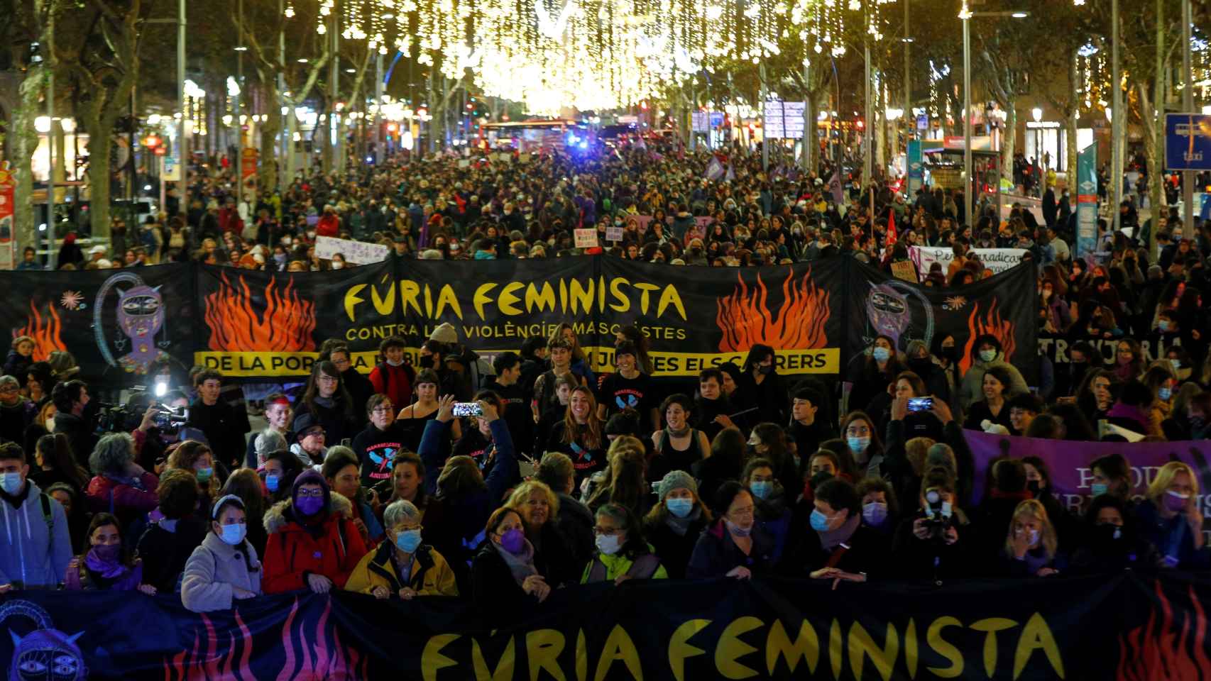 Un momento de la manifestación feminista con motivo del 25-N, bajo el lema Furia feminista contra las violencias machistas, este jueves en Barcelona.
