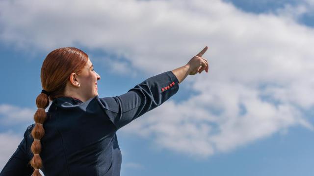 ¿Un trabajo bien pagado en vez de estudios superiores? Air Hostess (A Coruña) te interesa