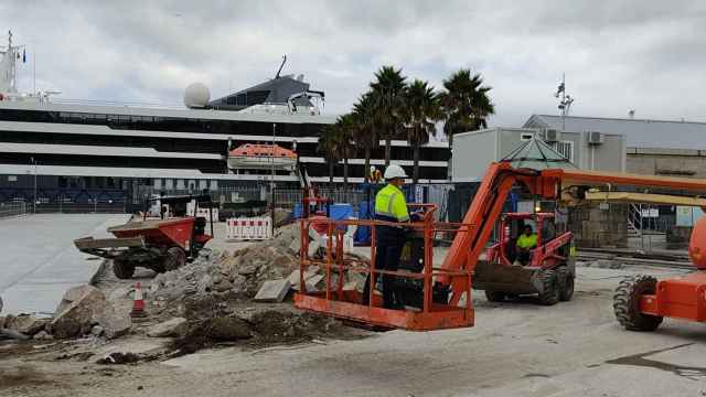 Obras de reforma en el paseo de As Avenidas, en el Puerto de Vigo.