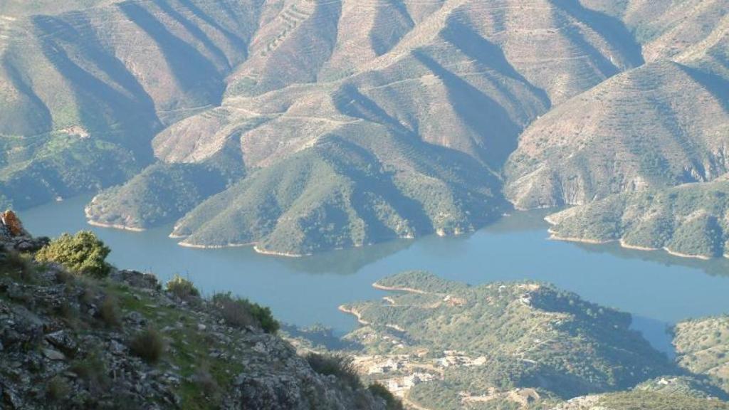 Las vistas al pantano de la Concepción son las protagonistas de este paseo campestre.