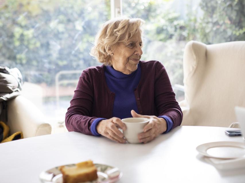 Manuela Carmena nos recibe en la cocina de su casa.