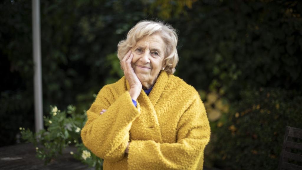 Manuela Carmena en el patio de su casa en imagen de archivo.