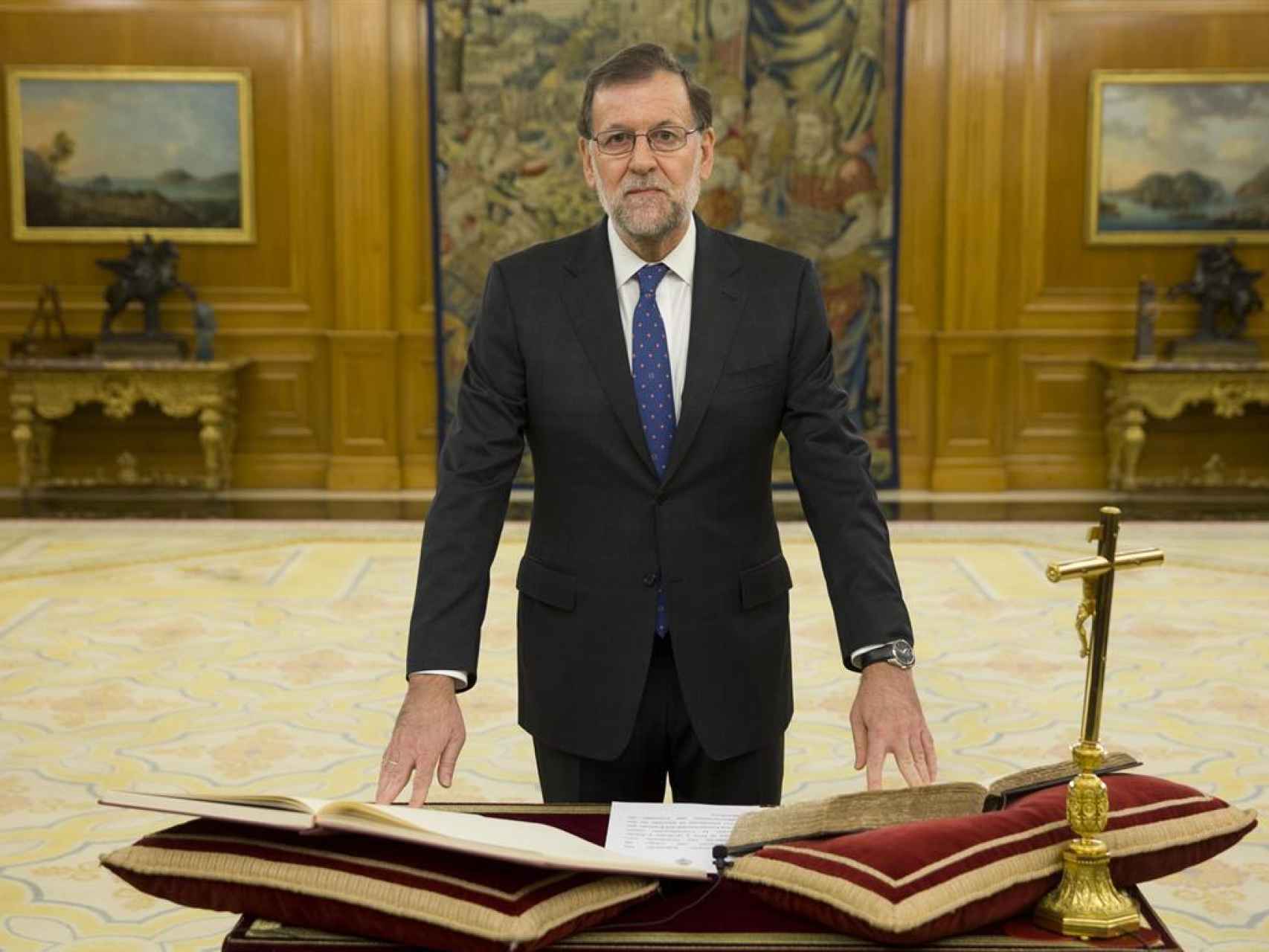Rajoy jurando su cargo como presidente del Gobierno, por segunda vez, en 2016.
