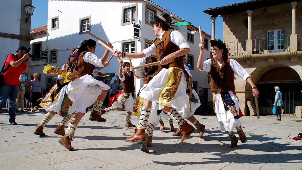 Miranda Do Douro conserva sus tradiciones, como la de los 'pauliteiros'