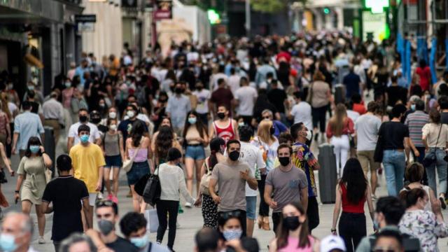 La distancia de dos metros frente a la Covid es arbitraria: el estudio que lo confirma