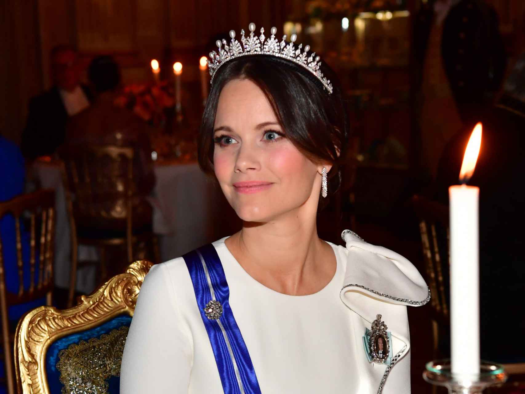 La princesa Sofía lució la diadema con perlas para recibir a los reyes Felipe y Letizia.