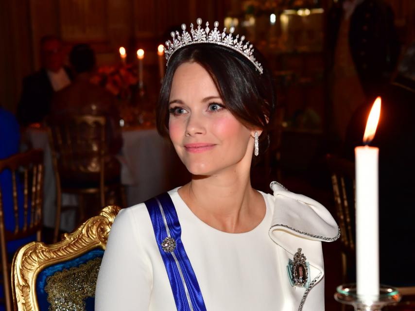 La princesa Sofía lució la diadema con perlas para recibir a los reyes Felipe y Letizia.