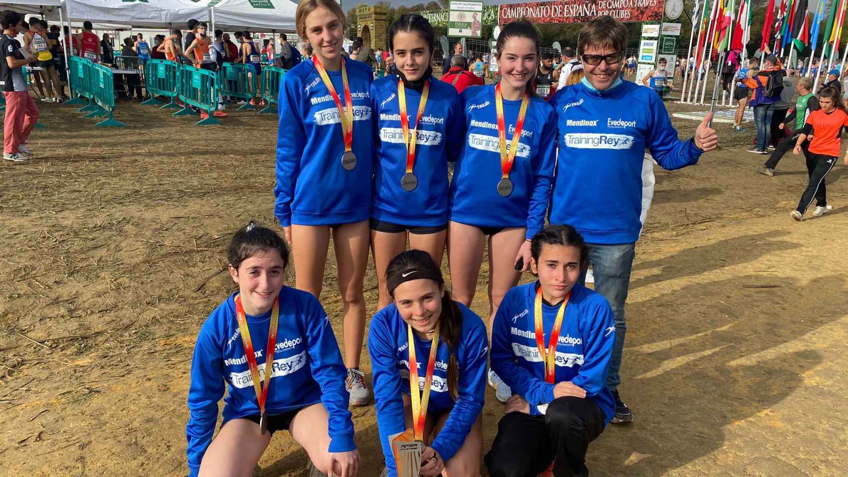 Las chicas del TrainingRey, subcampeonas de España de cross en Itálica