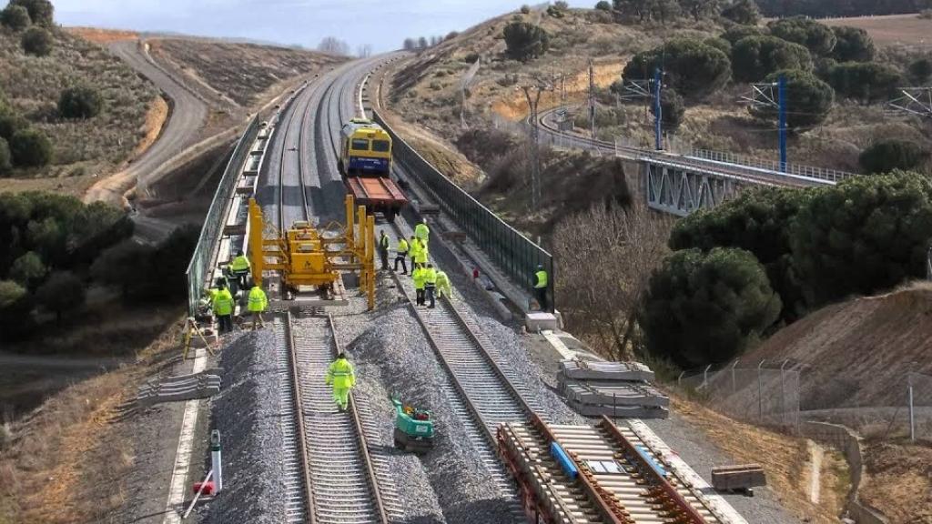 Obras en un tramo de alta velocidad.