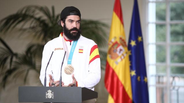 Regino Hernández en un acto tras ganar su medalla de bronce en los Juegos Olímpicos de Invierno de 2018