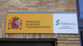 Cartel con el nombre del Ministerio de Empleo y Seguridad Social.
