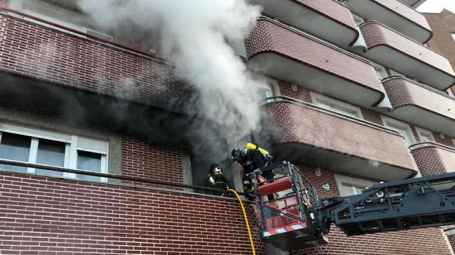 Incendio en calle Azorin de León