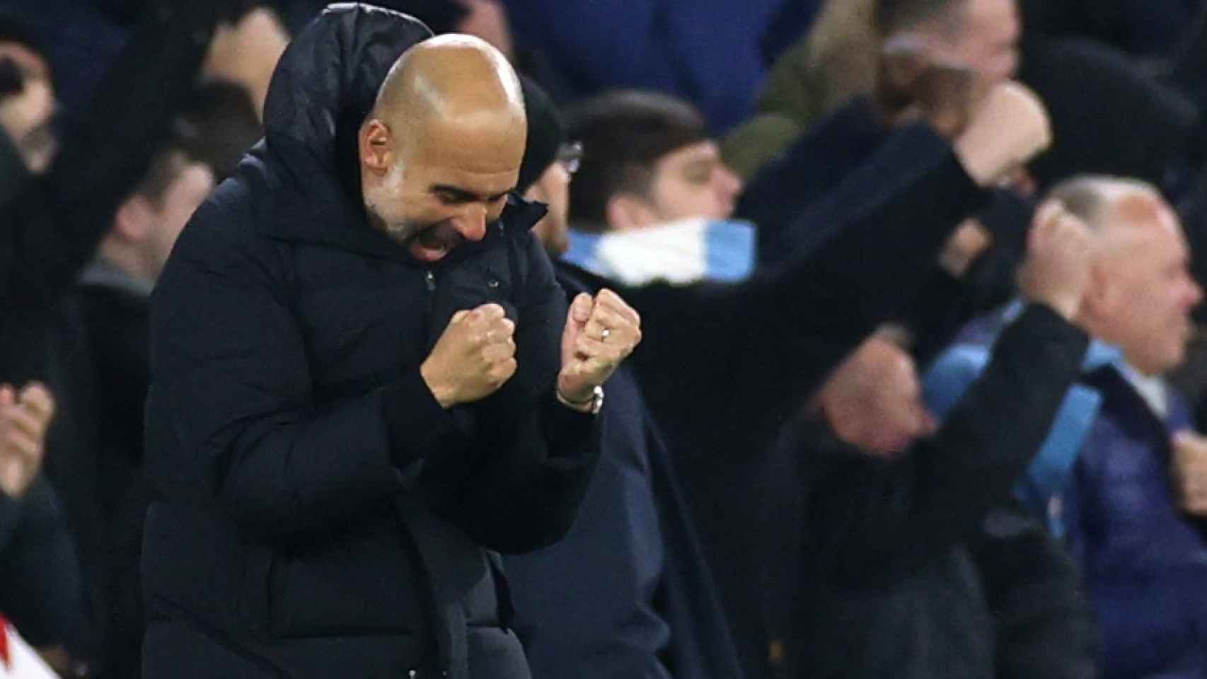 Pep Guardiola celebra un gol del Manchester City en la temporada 2021/2022
