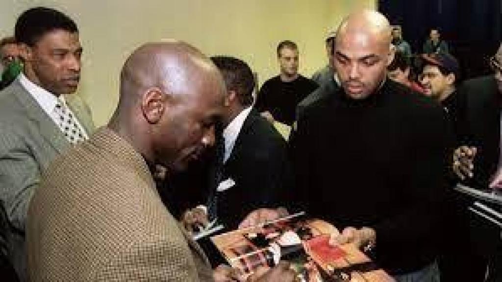 Los ex de la NBA Charles Barkley y Michael Jordan