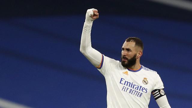 Karim Benzema celebra su gol al Sevilla