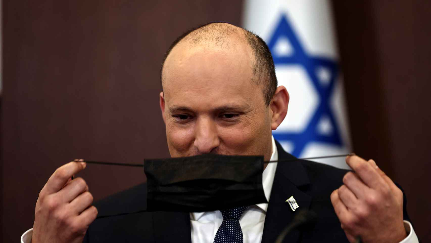 El primer ministro israelí, Naftali Bennett, asiste a una reunión del gabinete en la oficina del primer ministro en Jerusalén.