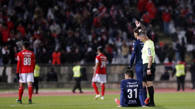 Momento en el que suspende el partido entre el Belenenses y el Benfica