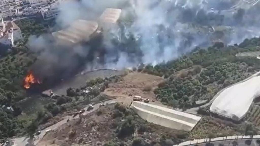 Controlado en Nerja el incendio forestal declarado en el paraje de Maro que obligó a cortar la N-340