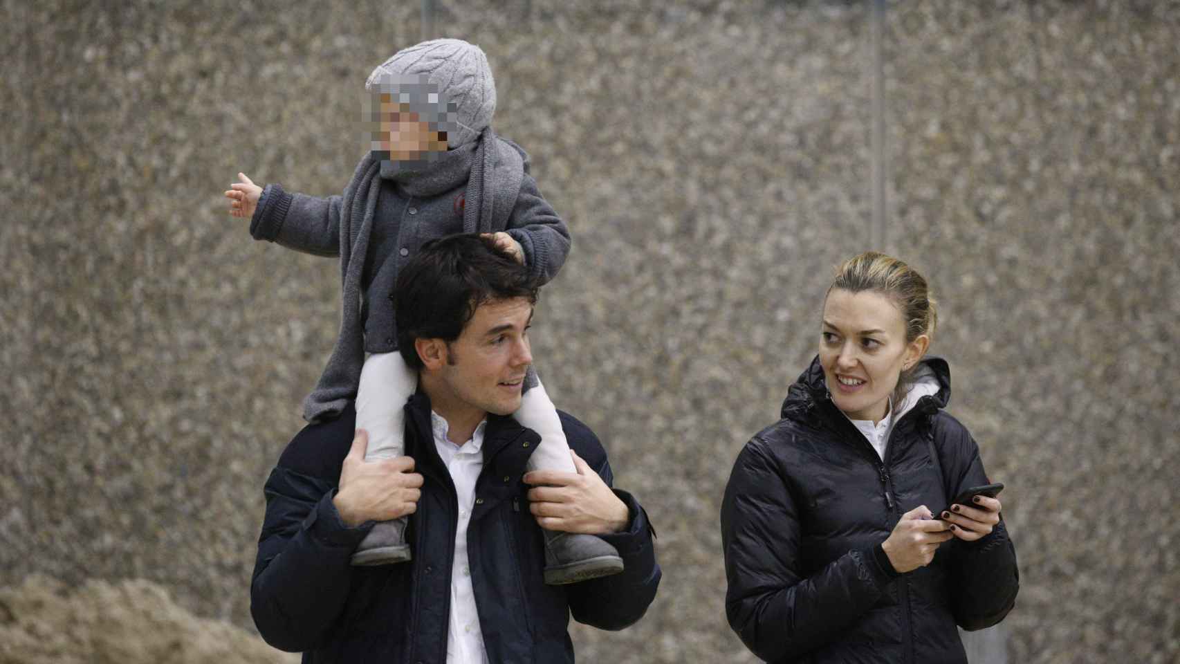 Marta Ortega junto a Sergio Álvarez y su hijo, Amancio.