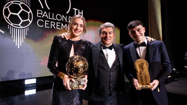 Joan Laporta, entre Alexia Putellas y Pedri tras la gala del Balón de Oro