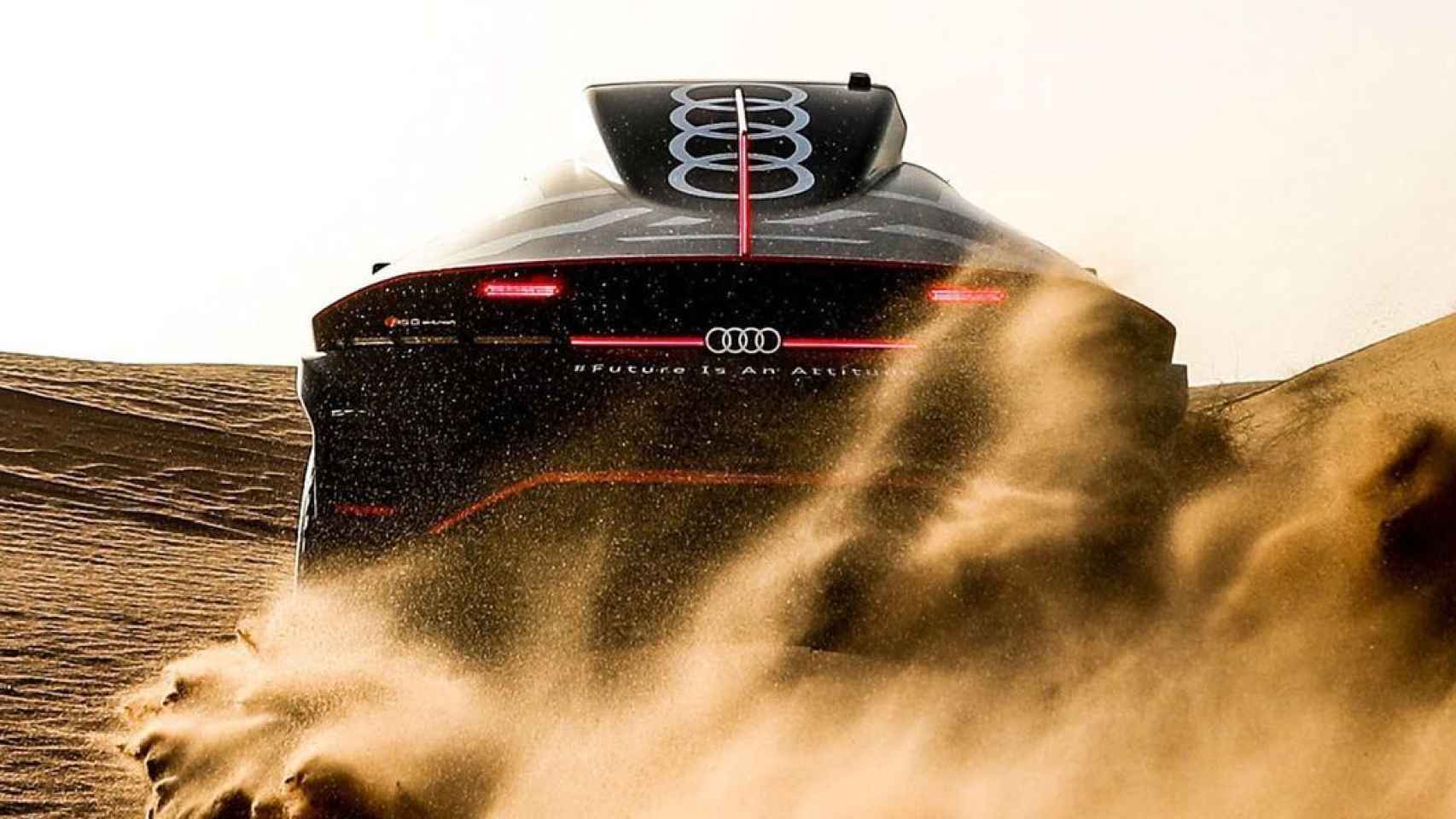 El nuevo Audi RS Q e-tron de Stéphane Peterhansel para el Rally Dakar 2022 en un test