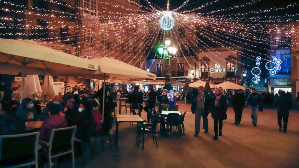 Ambiente en las calles y establecimientos en Vigo.