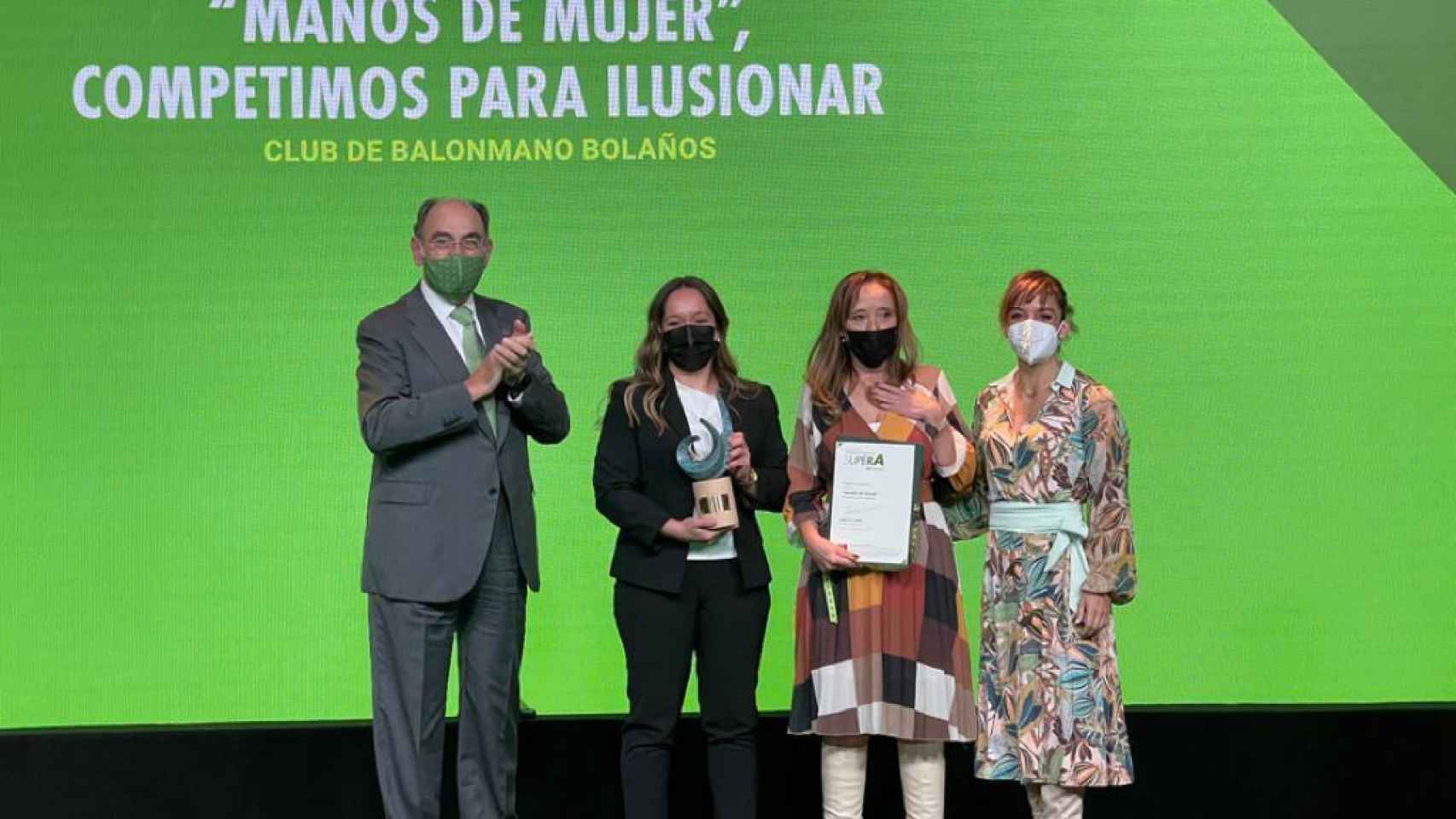 Ignacio Galán y Sandra Sánchez entregaron el premio.